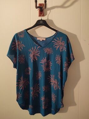 NWOT Ann Taylor LOFT Medium Cap Sleeve V Neck Teal Floral Top